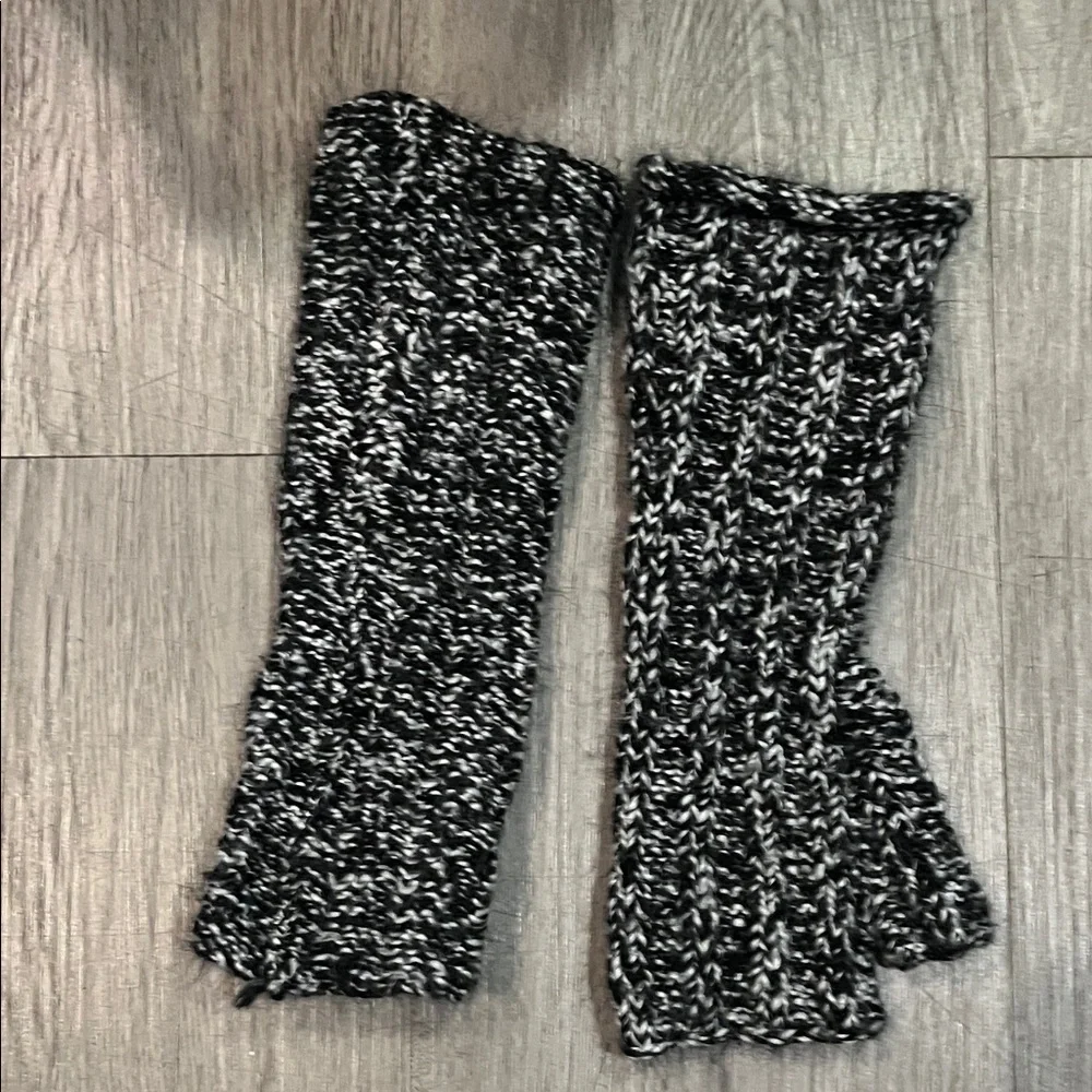 Black and White Knit Arm Warmers